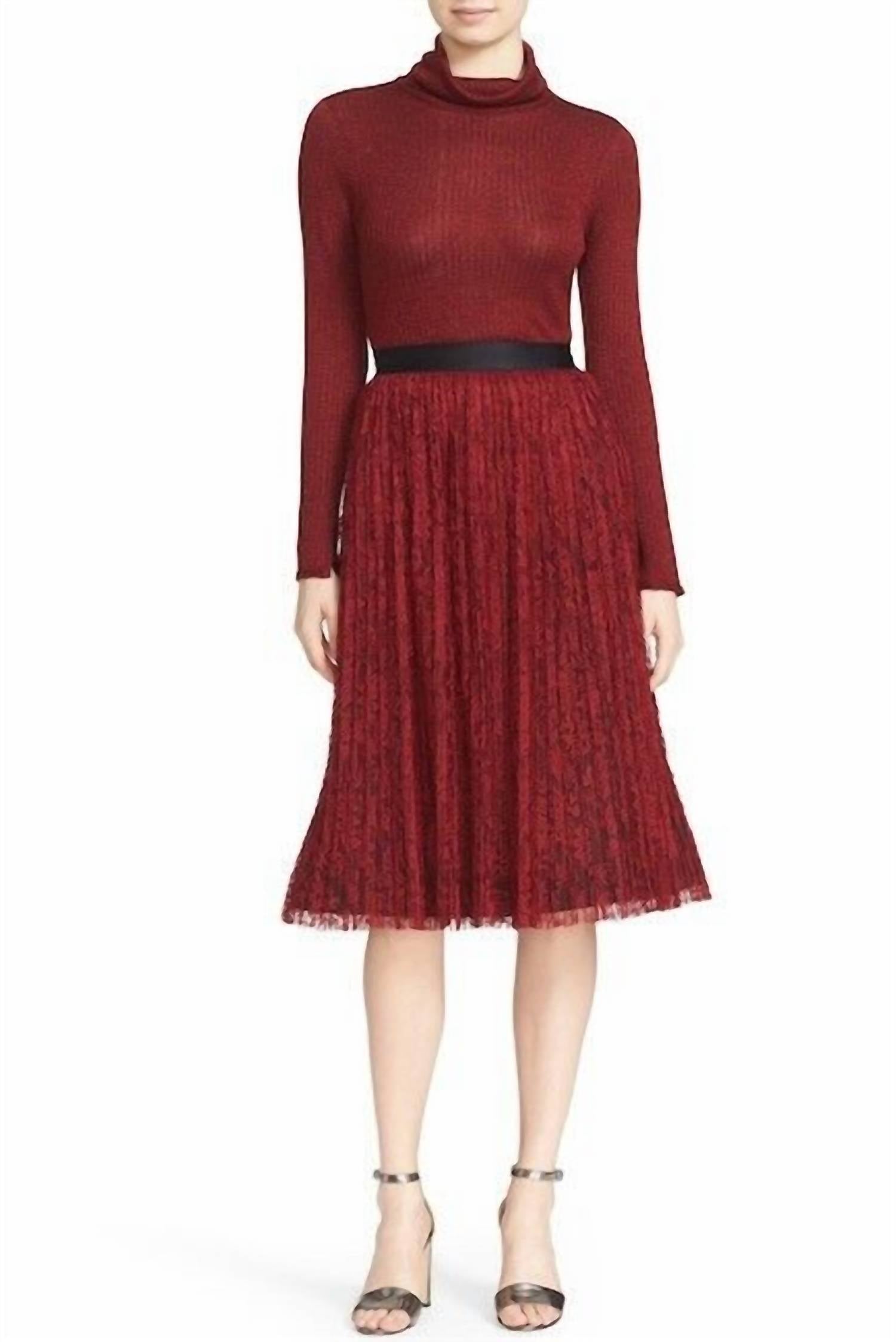 Юбка миди с плиссировкой и кружевом Mikaela в бордово-красном цвете alice + olivia
Юбка миди с плиссировкой и кружевом Mikaela в бордово-красном цвете alice + olivia