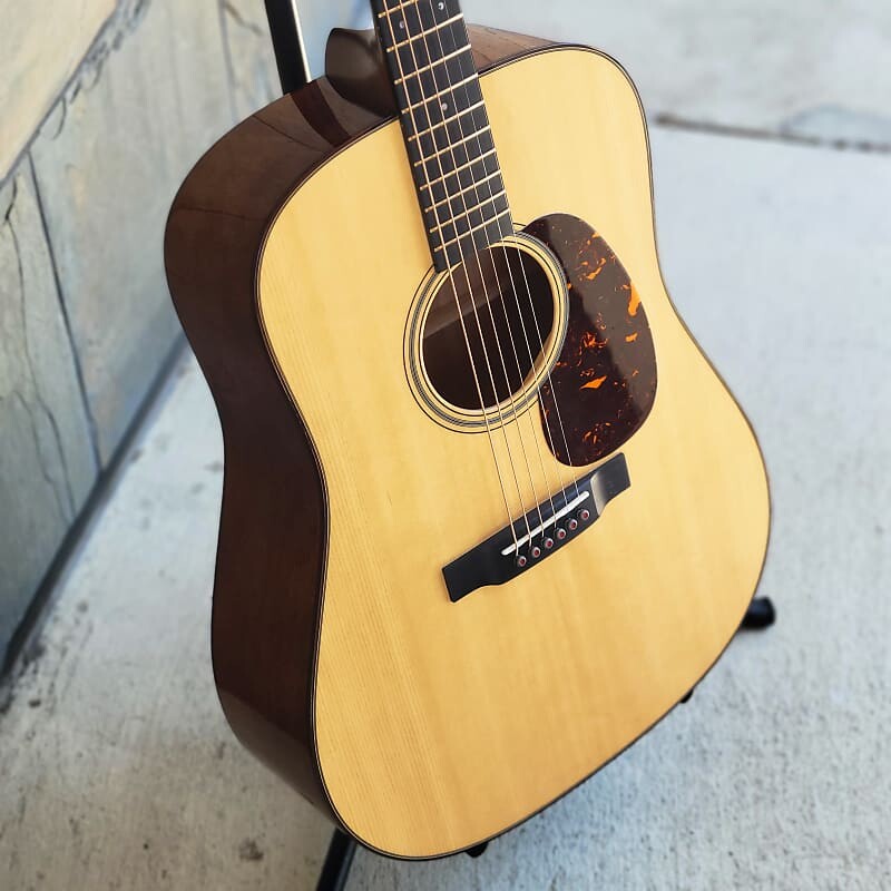 Акустическая гитара Martin D-18 Modern Deluxe, Mahogany Back and Sides
Акустическая гитара Martin D-18 Modern Deluxe, Mahogany Back and Sides