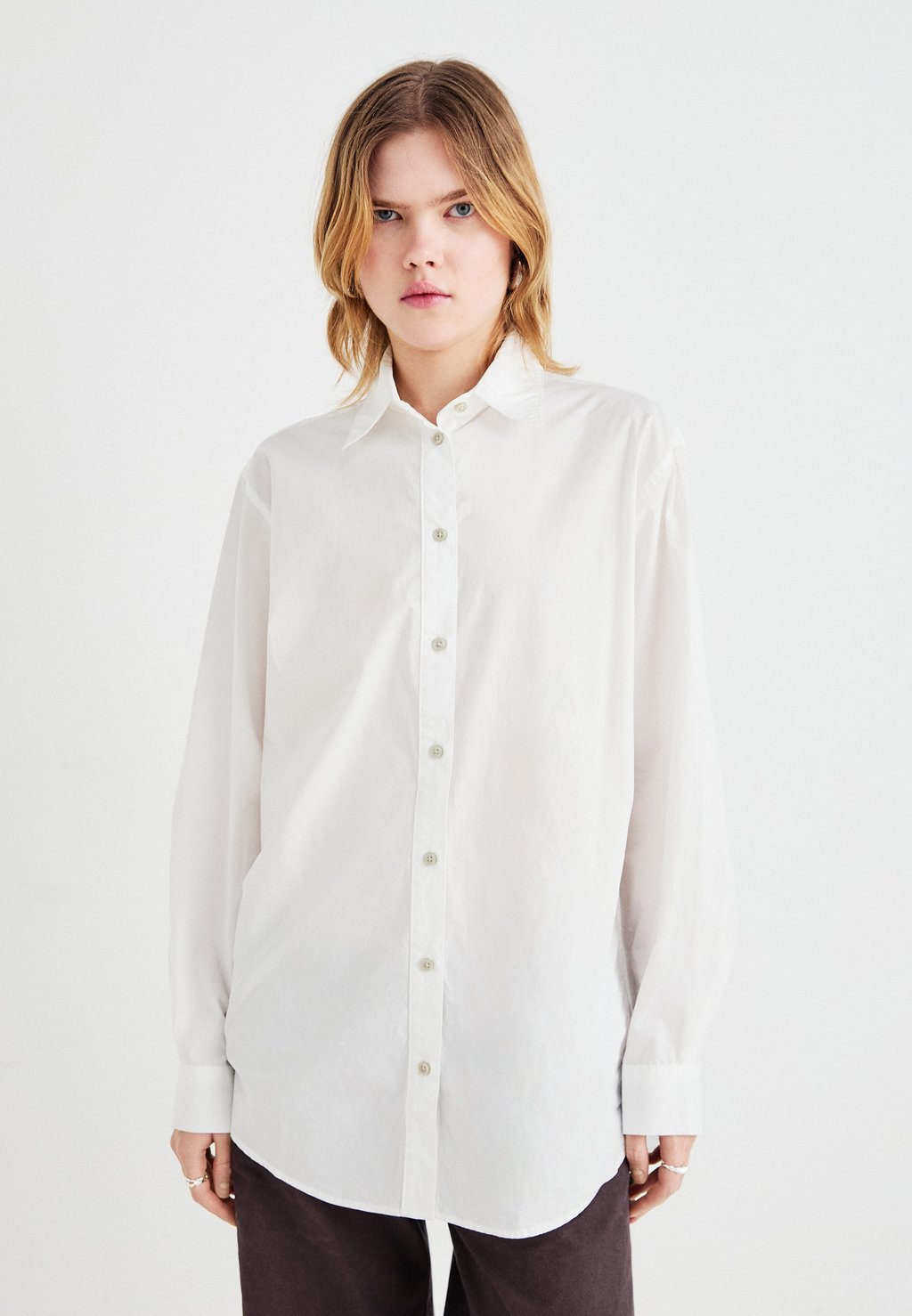 Блузка на пуговицах BUTTONED WRAP SHIRT Weekday, белый
Блузка на пуговицах BUTTONED WRAP SHIRT Weekday, белый