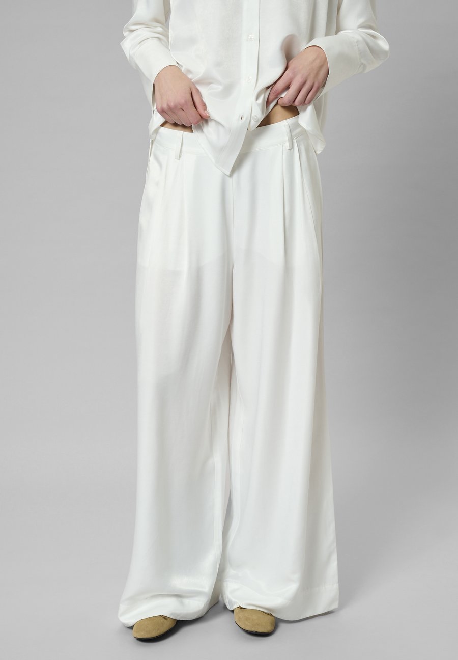 Брюки My Essential Wardrobe MWESTELLE WIDE, Snow White/White
Брюки My Essential Wardrobe MWESTELLE WIDE, Snow White/White