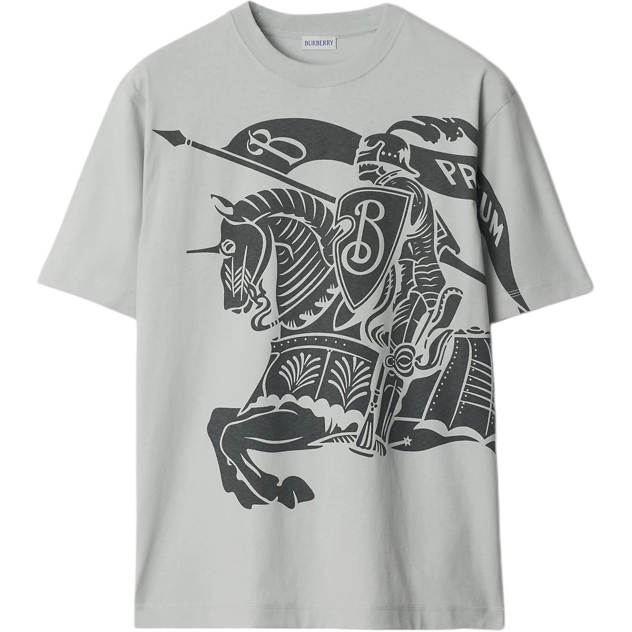 Футболка с мотивом рыцаря-всадника Burberry, Winter Day Color
Футболка с мотивом рыцаря-всадника Burberry, Winter Day Color