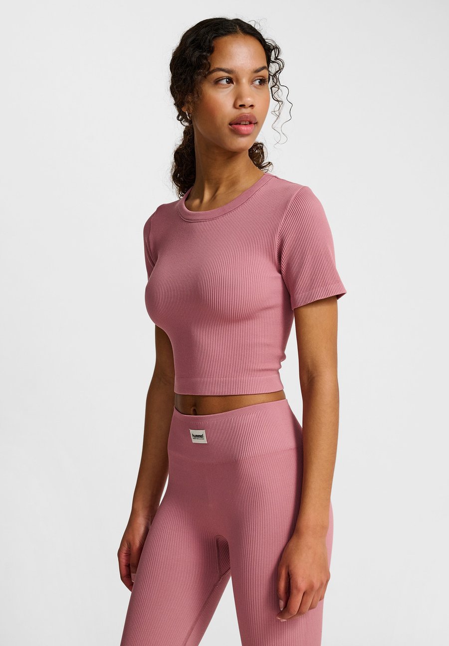 Футболка Hummel Sports T-shirt, Wistful Mauve/Mauve, Розовый, Футболка Hummel Sports T-shirt, Wistful Mauve/Mauve
Футболка Hummel Sports T-shirt, Wistful Mauve/Mauve, Розовый, Футболка Hummel Sports T-shirt, Wistful Mauve/Mauve