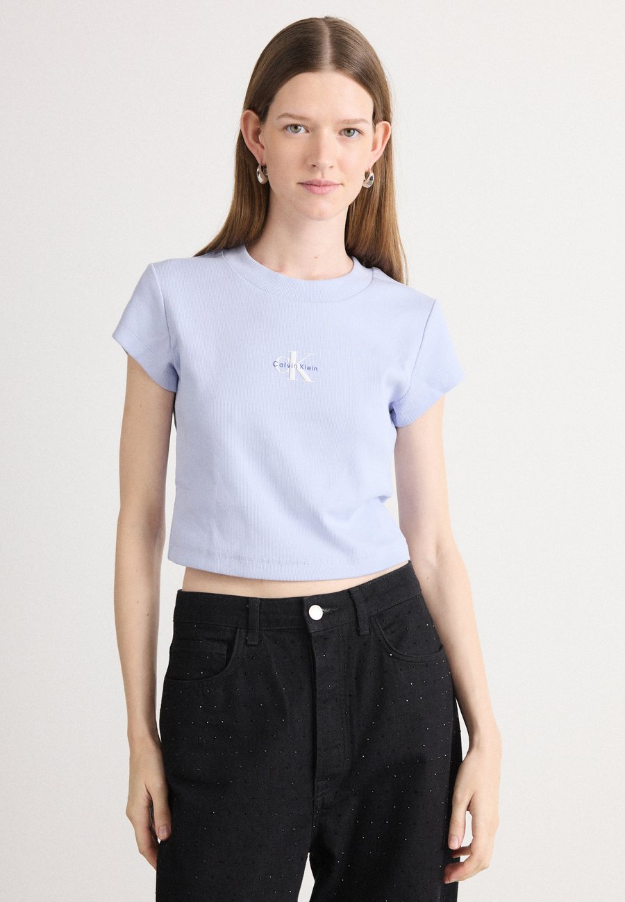 Футболка Calvin Klein Jeans MONOGRAM BABY TEE, Casual Blue/Light Blue, Синий, Футболка Calvin Klein Jeans MONOGRAM BABY TEE, Casual Blue/Light Blue
Футболка Calvin Klein Jeans MONOGRAM BABY TEE, Casual Blue/Light Blue, Синий, Футболка Calvin Klein Jeans MONOGRAM BABY TEE, Casual Blue/Light Blue