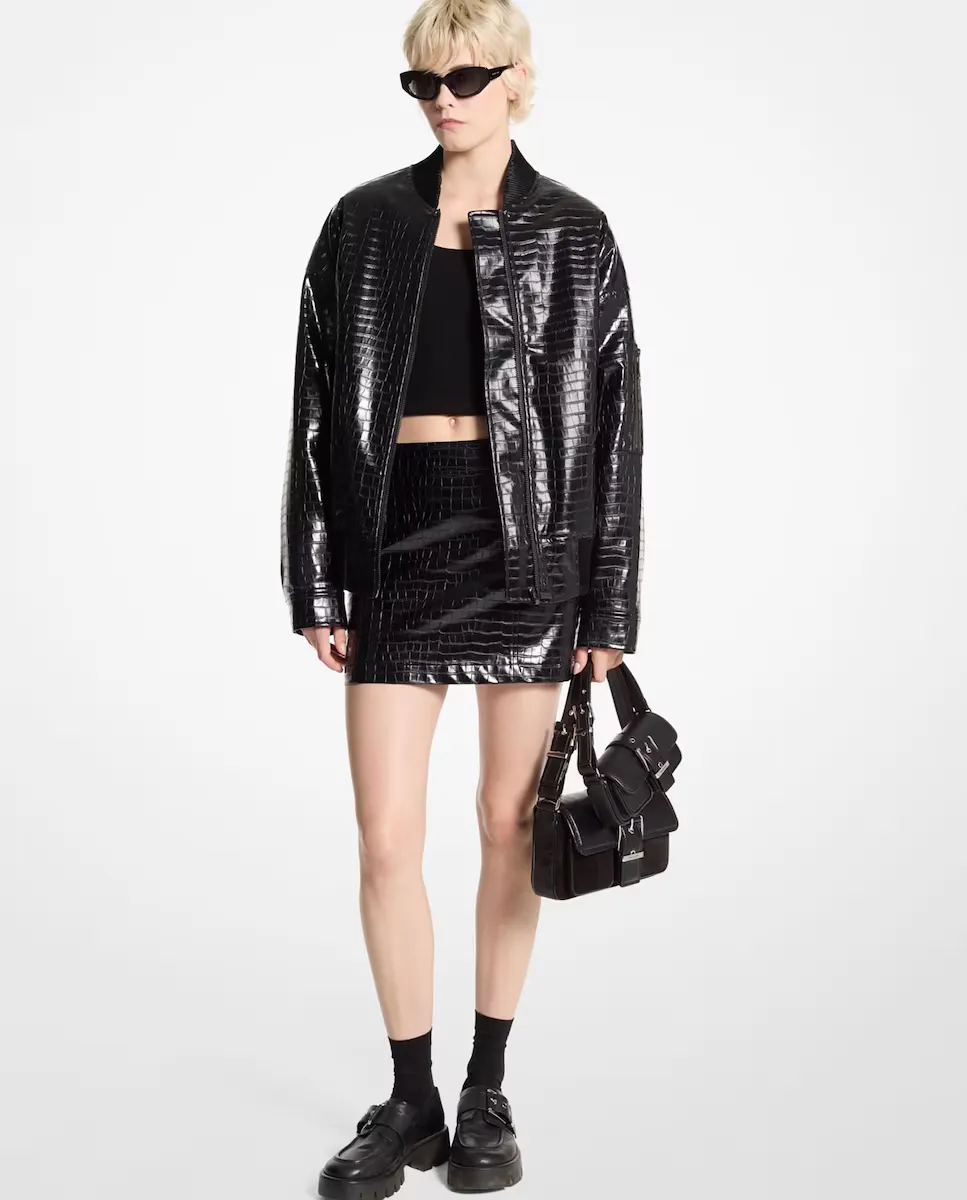 Женская куртка-бомбер с принтом под крокодила Michael Michael Kors, черный
Женская куртка-бомбер с принтом под крокодила Michael Michael Kors, черный