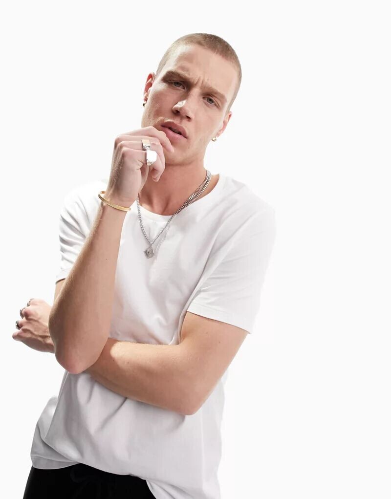 Белая футболка с круглым вырезом ASOS
Белая футболка с круглым вырезом ASOS