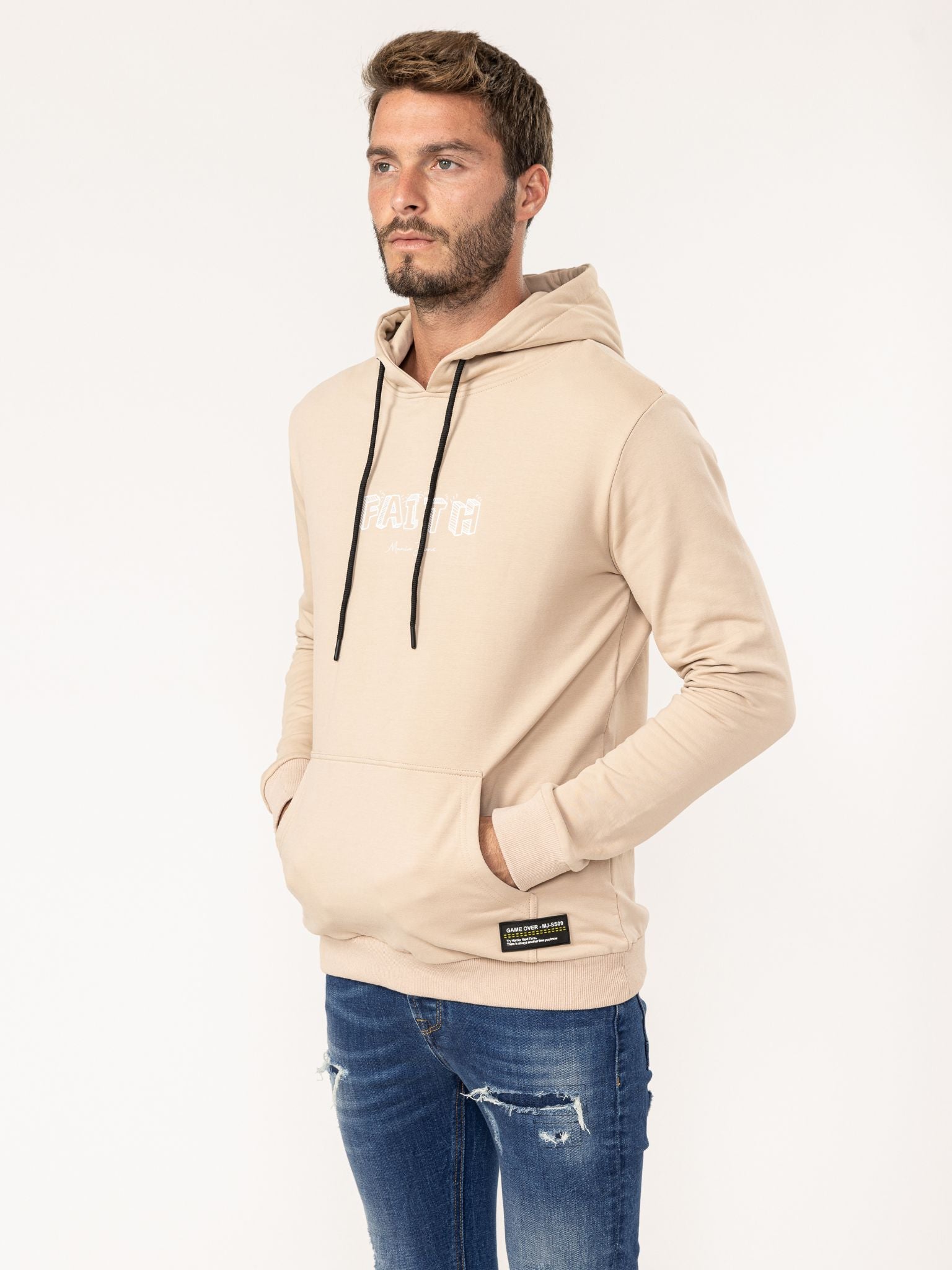 БАЗОВАЯ ТОЛСТОВКА С КАПЮШОНОМ Mania Jeans, белый
БАЗОВАЯ ТОЛСТОВКА С КАПЮШОНОМ Mania Jeans, белый