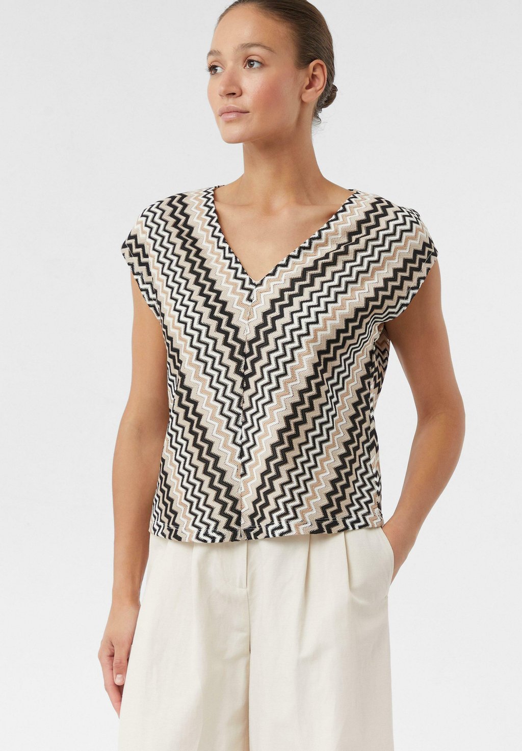 Футболка с принтом comma, кремовый
Футболка с принтом comma, кремовый