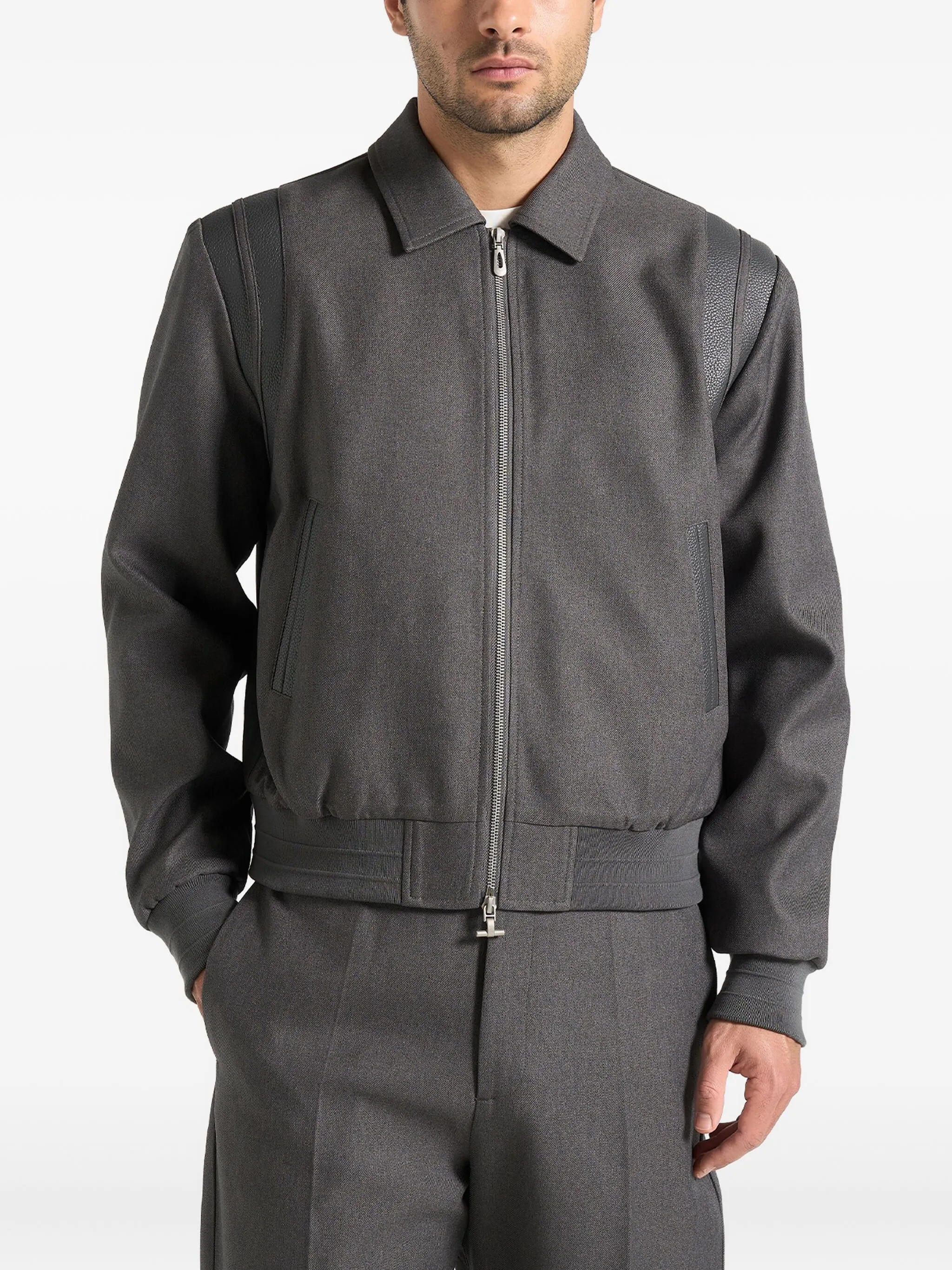 Бомбер Denis строгого кроя Manière De Voir, серый
Бомбер Denis строгого кроя Manière De Voir, серый