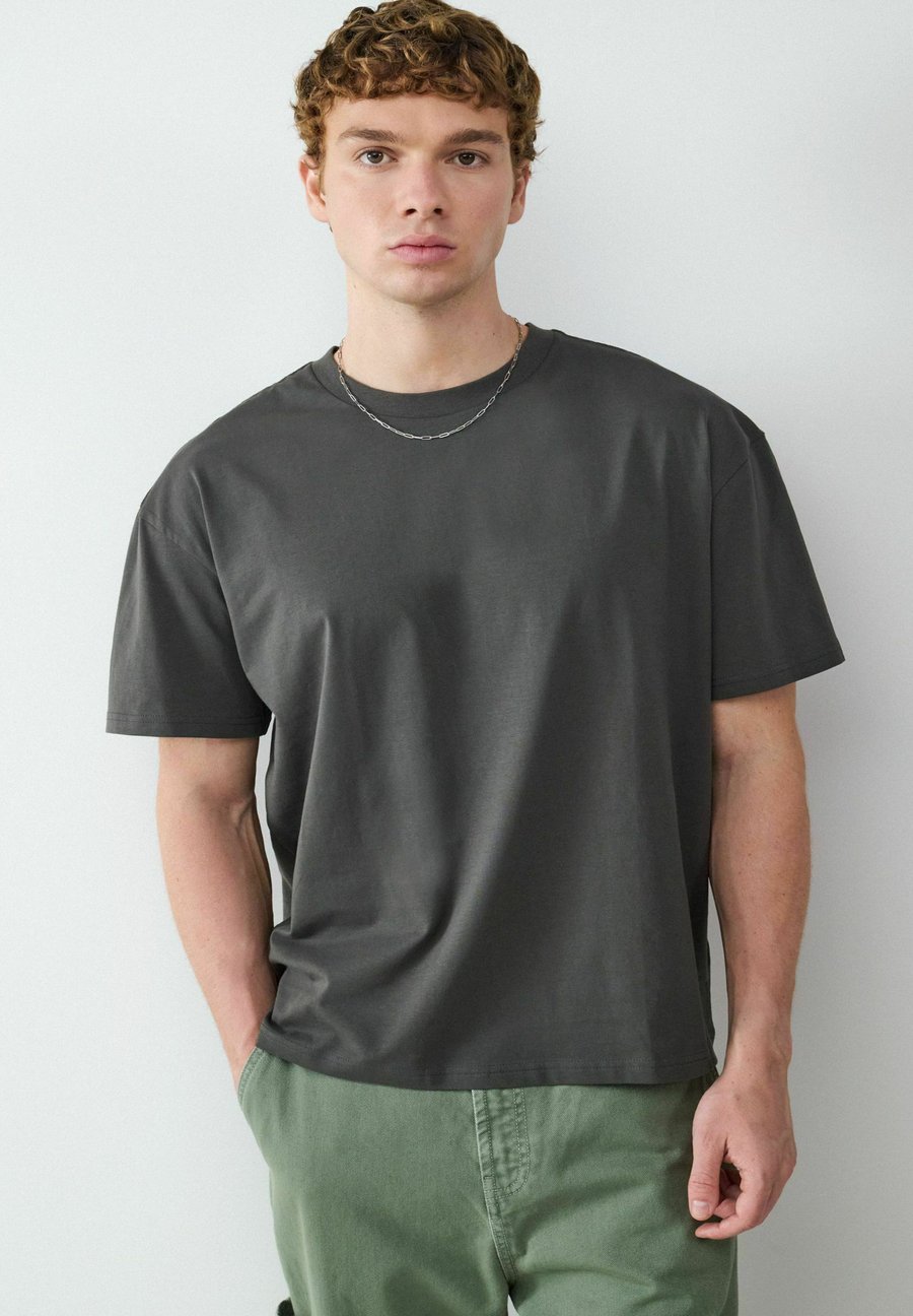 Футболка Balmohk Basic T-shirt, Volcanic Ash/Dark Grey
Футболка Balmohk Basic T-shirt, Volcanic Ash/Dark Grey