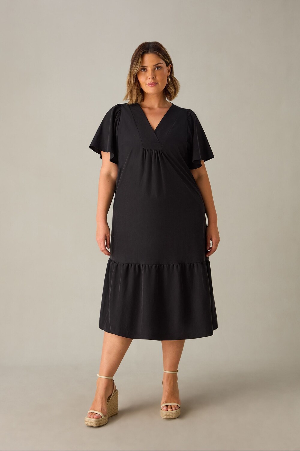 Платье миди с оборками на рукавах и V образным вырезом Live Unlimited, черный
Платье миди с оборками на рукавах и V образным вырезом Live Unlimited, черный