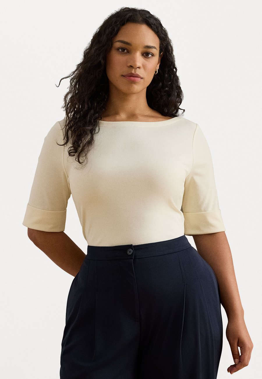 Футболка Lauren Ralph Lauren Woman COTTON BOATNECK T-SHIRT, Mascarpone Cream/Off-White
Футболка Lauren Ralph Lauren Woman COTTON BOATNECK T-SHIRT, Mascarpone Cream/Off-White
