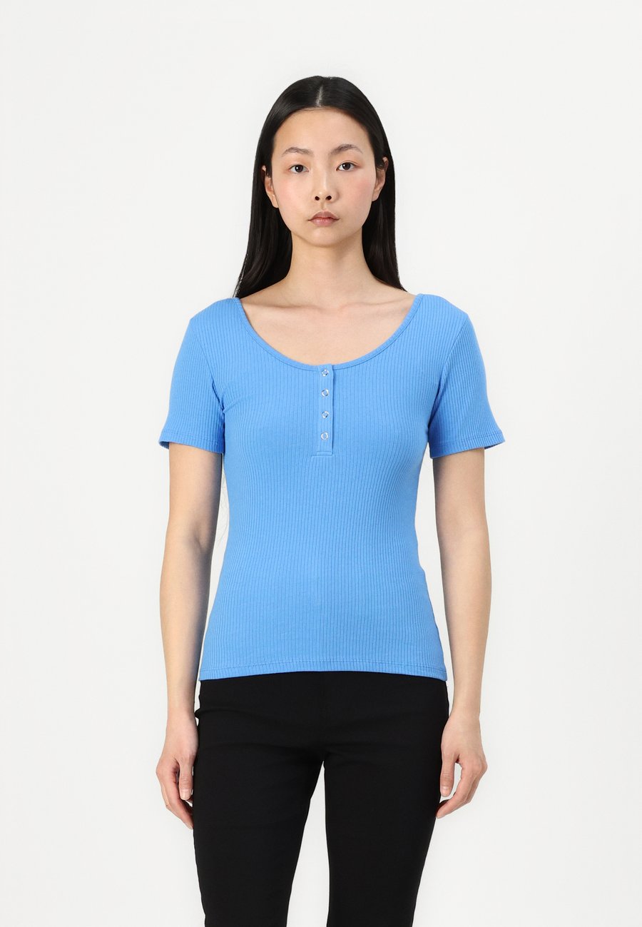 Футболка Pieces PCKITTE, Azure Blue/Blue, Синий, Футболка Pieces PCKITTE, Azure Blue/Blue
Футболка Pieces PCKITTE, Azure Blue/Blue, Синий, Футболка Pieces PCKITTE, Azure Blue/Blue