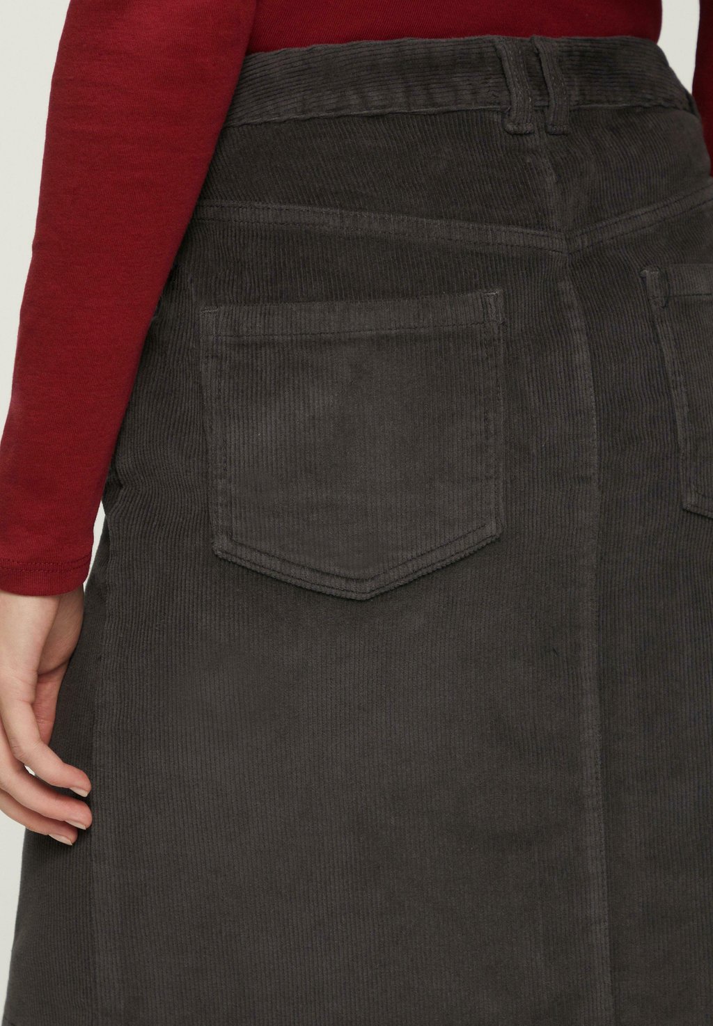 Юбка-карандаш s.Oliver, антрацит
Юбка-карандаш s.Oliver, антрацит