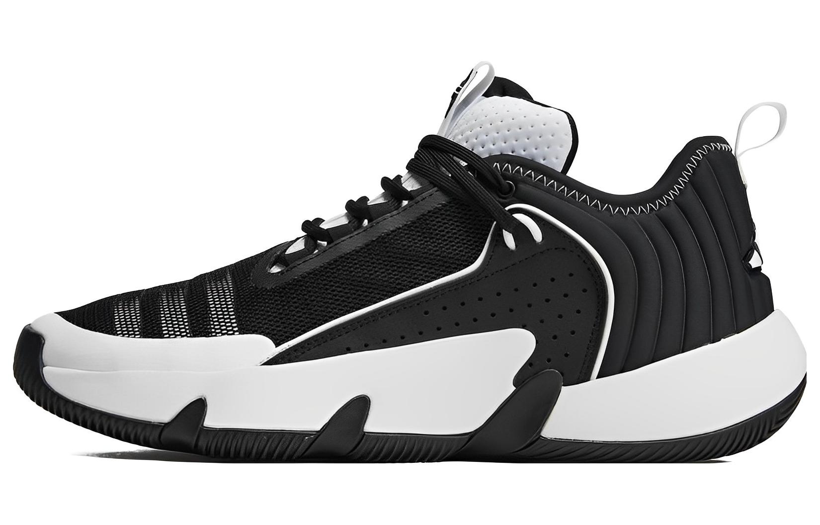 Adidas Тренировочные штаны Trae Unlimited 'Black White'
Adidas Тренировочные штаны Trae Unlimited 'Black White'