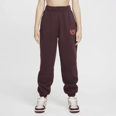 Брюки Nike Sportswear Club Fleece Girls' Loose Pants, цвет Burgundy Crush/Hot Punch
Брюки Nike Sportswear Club Fleece Girls' Loose Pants, цвет Burgundy Crush/Hot Punch