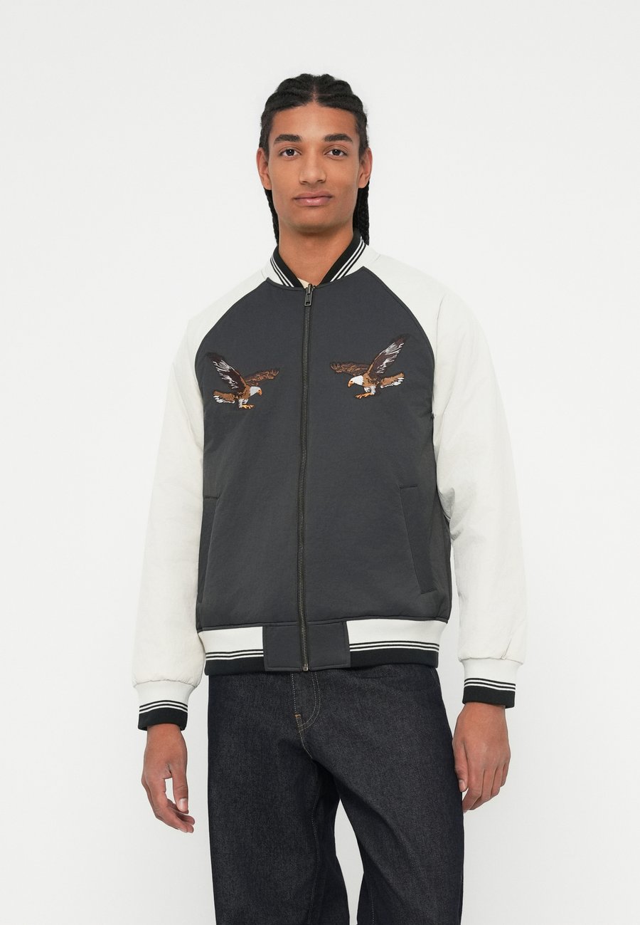 Куртка Levi's MADERA REV SOUVENIR, Jet Black/Black
Куртка Levi's MADERA REV SOUVENIR, Jet Black/Black