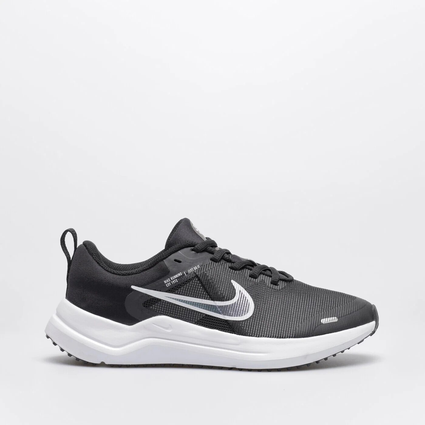 Кроссовки Nike DownShifter 12 на шнурках, черный
Кроссовки Nike DownShifter 12 на шнурках, черный