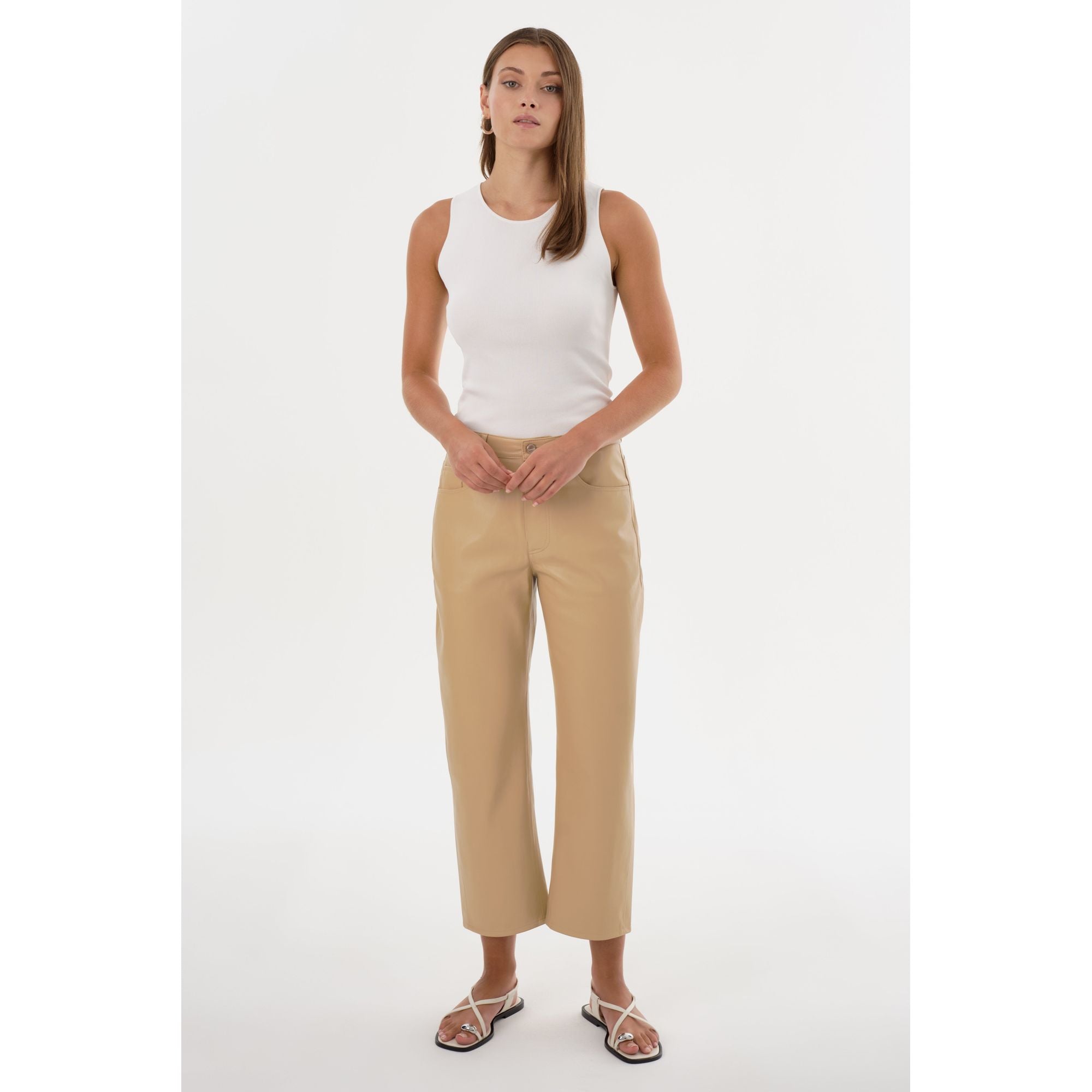 Keeghan | Укороченные брюки из искусственной кожи Lamarque, Wheat
Keeghan | Укороченные брюки из искусственной кожи Lamarque, Wheat