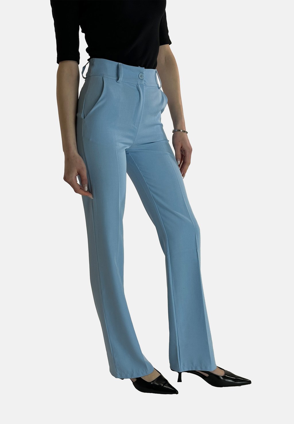 Брюки Elara, светло-голубой
Брюки Elara, светло-голубой