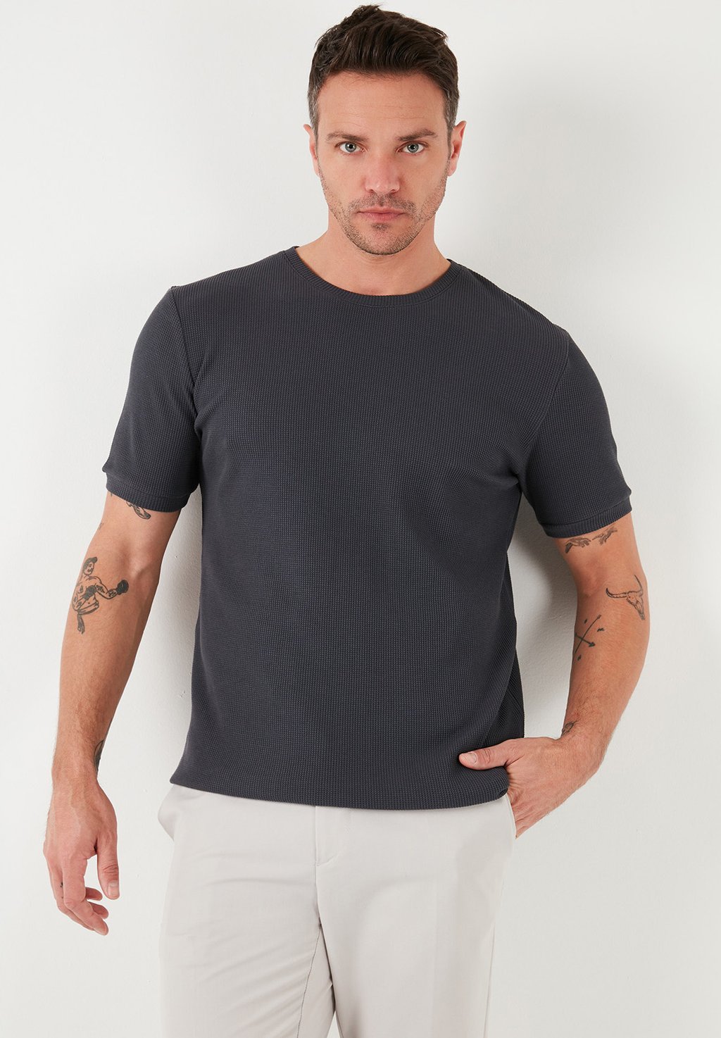 Базовая футболка Buratti, антрацит
Базовая футболка Buratti, антрацит