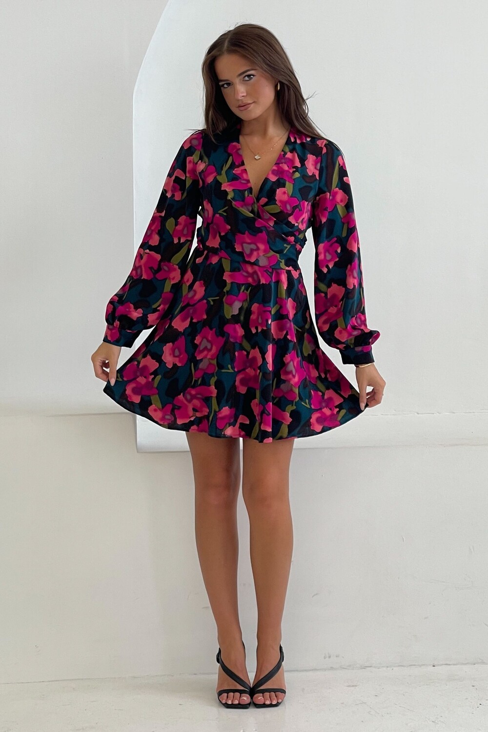 Платье халат Mini Ruth с цветочным принтом Girl In Mind, розовый
Платье халат Mini Ruth с цветочным принтом Girl In Mind, розовый