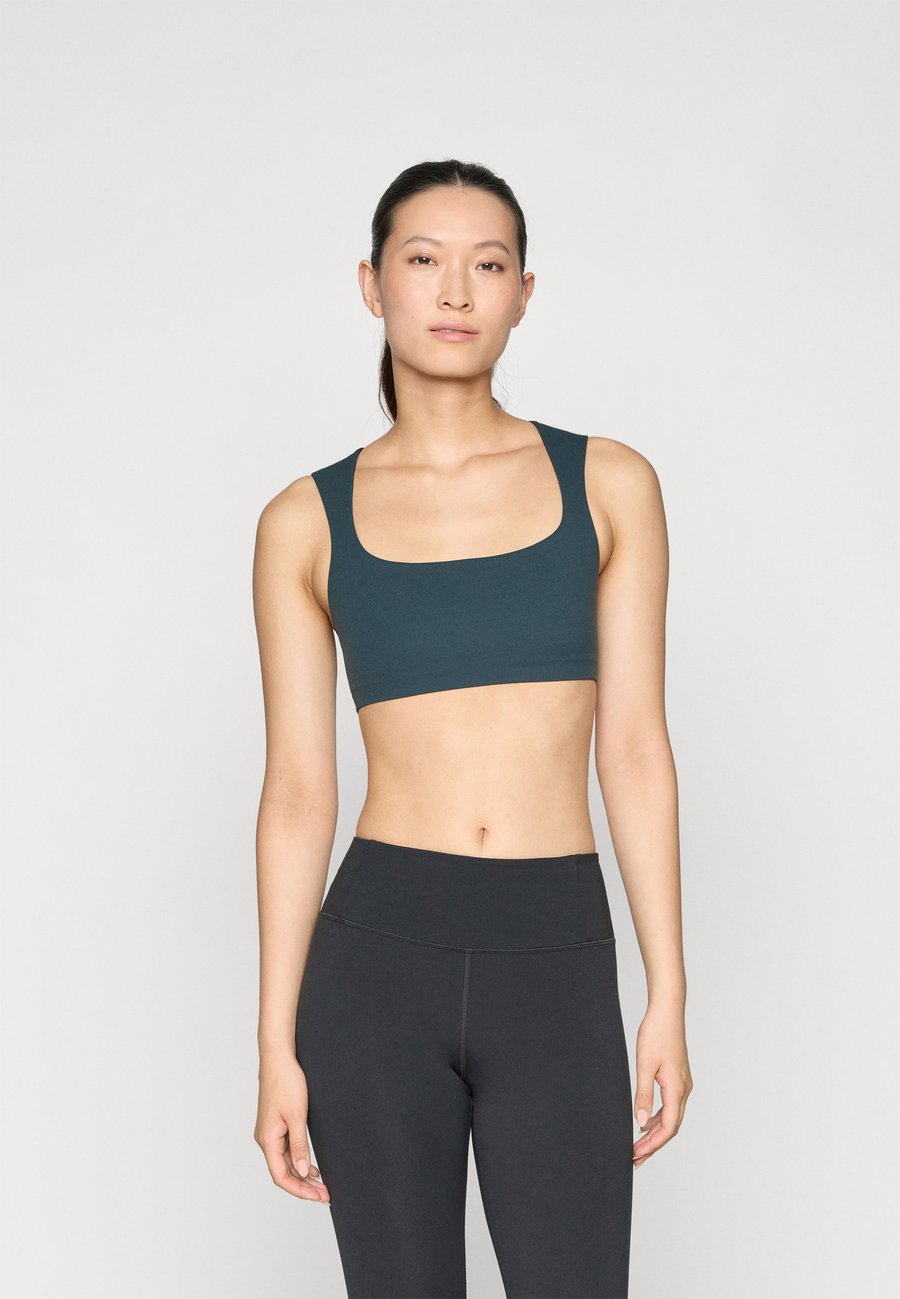 Бюстгальтер Nike Performance ZENVY BRA, Seaweed/White/Dark Green
Бюстгальтер Nike Performance ZENVY BRA, Seaweed/White/Dark Green