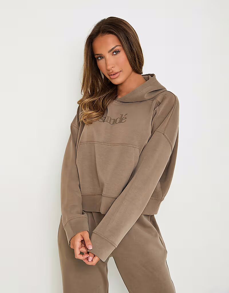 Мягкая на ощупь толстовка свободного кроя Sunde коричневого цвета Sundé
Мягкая на ощупь толстовка свободного кроя Sunde коричневого цвета Sundé