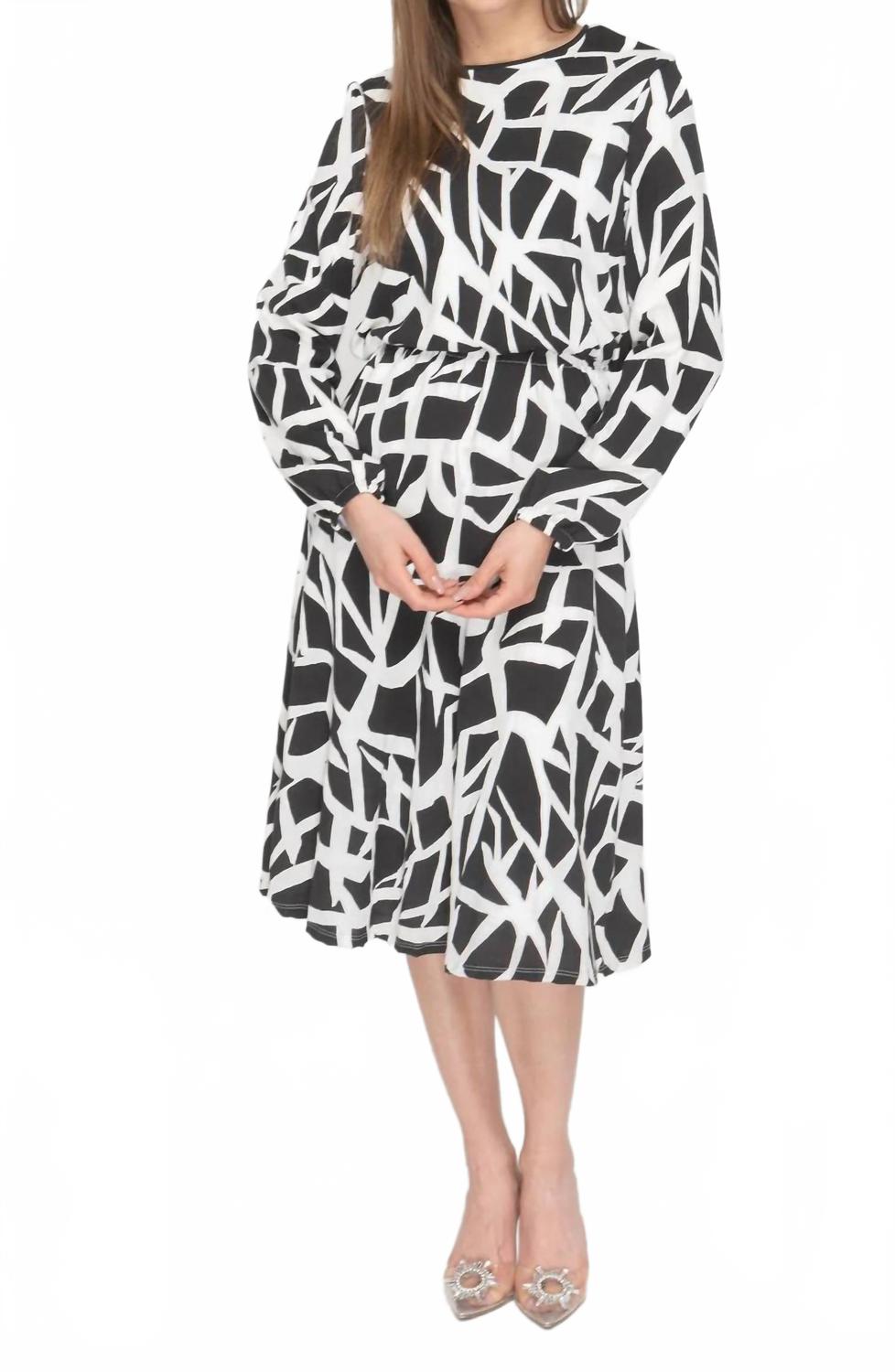 KMW Платье-миди с рукавами-колоколами, черное
KMW Платье-миди с рукавами-колоколами, черное