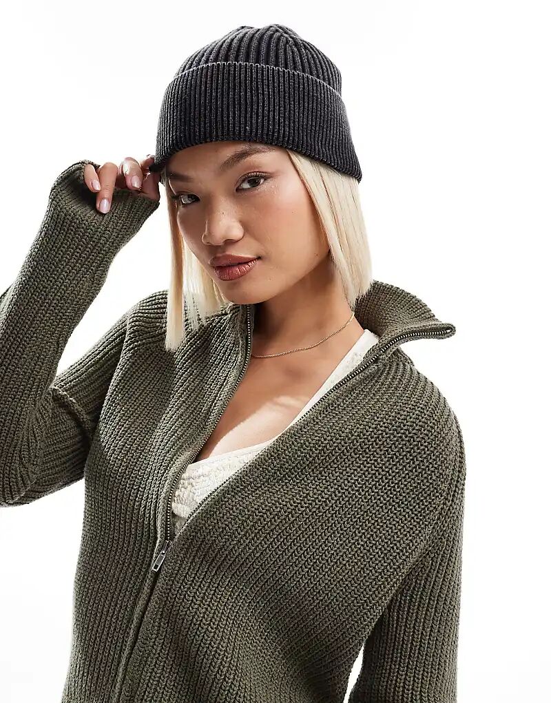 COLLUSION ребристая стираная шапка-бини черного цвета
COLLUSION ребристая стираная шапка-бини черного цвета