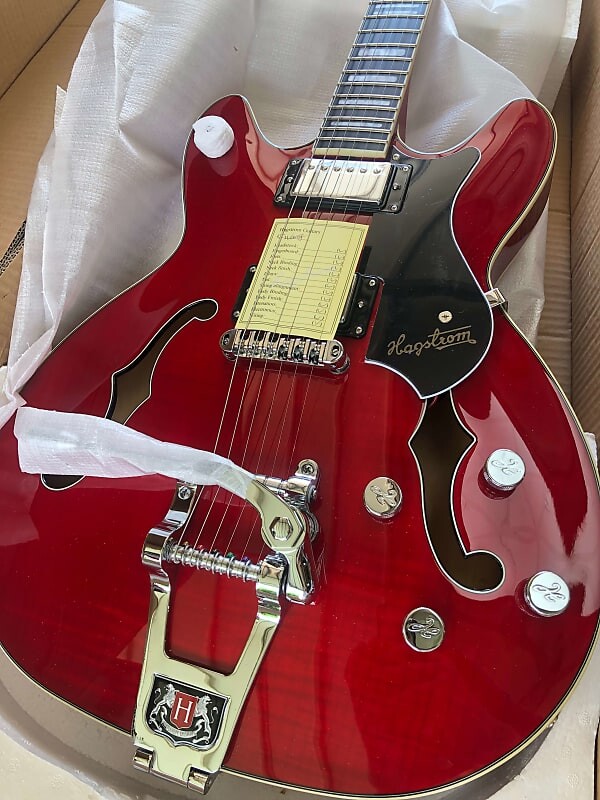 Электрогитара Hagstrom Tremar Viking Deluxe Electric Guitar Wild Cherry Transparent
Электрогитара Hagstrom Tremar Viking Deluxe Electric Guitar Wild Cherry Transparent