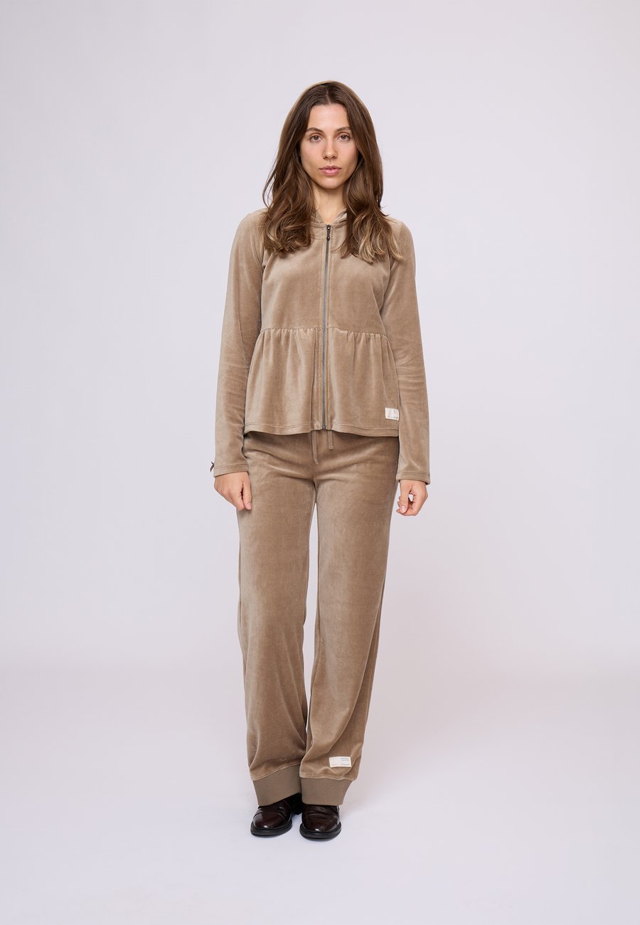 Толстовка Odd Molly Zip-up sweatshirt, Timber Wolf/Beige
Толстовка Odd Molly Zip-up sweatshirt, Timber Wolf/Beige