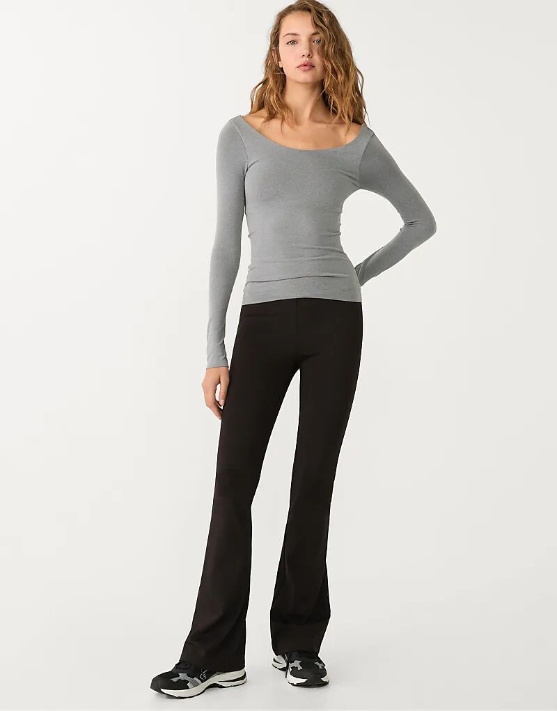 Расклешенные леггинсы Stradivarius Petite черного цвета
Расклешенные леггинсы Stradivarius Petite черного цвета