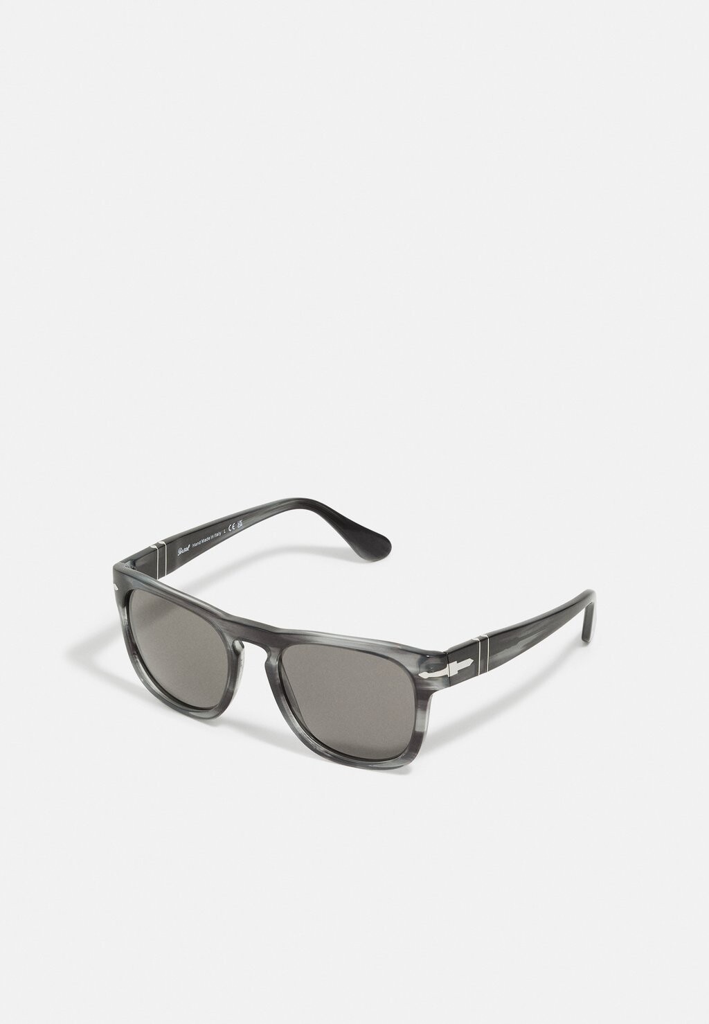 Солнцезащитные очки Elio Unisex Persol, цвет grey
Солнцезащитные очки Elio Unisex Persol, цвет grey