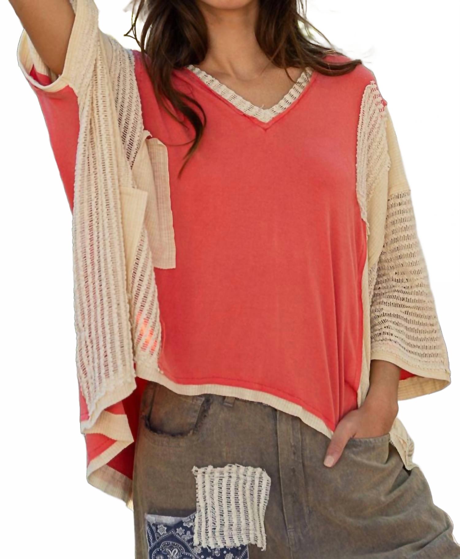 Объемный топ с асимметричным краем и V-образным вырезом в розово-белой гамме POL
Объемный топ с асимметричным краем и V-образным вырезом в розово-белой гамме POL