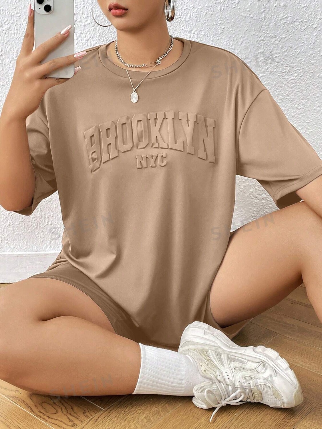 EZwear Plus Футболка с заниженными плечами и байкерскими шортами с буквенным принтом Shein, хаки
EZwear Plus Футболка с заниженными плечами и байкерскими шортами с буквенным принтом Shein, хаки