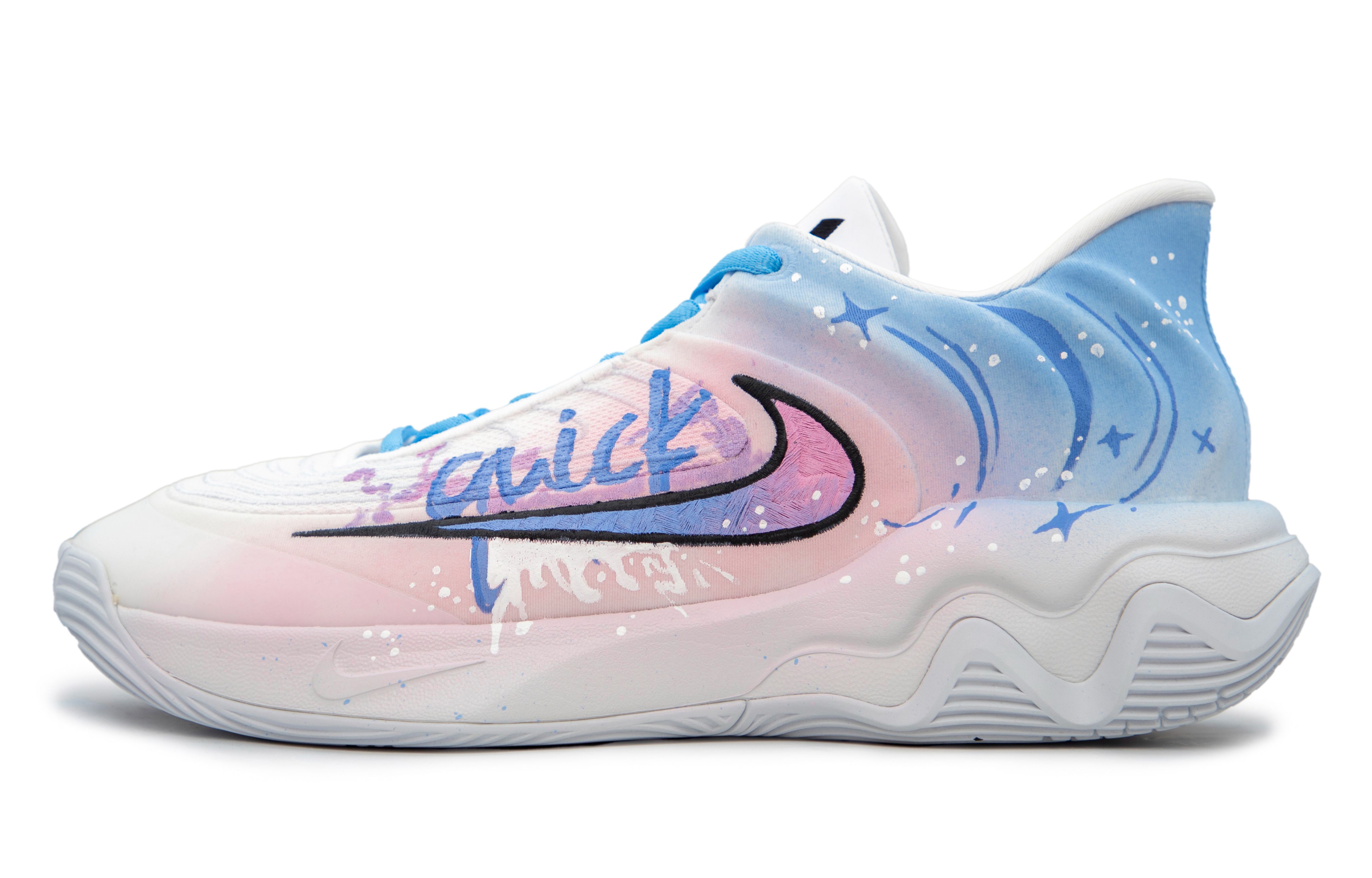 Nike Баскетбольные кроссовки Giannis Immortality A Walk Under The Stars с противоскользящим износостойким низким верхом, мужские, сине-розовые
Nike Баскетбольные кроссовки Giannis Immortality A Walk Under The Stars с противоскользящим износостойким низким верхом, мужские, сине-розовые