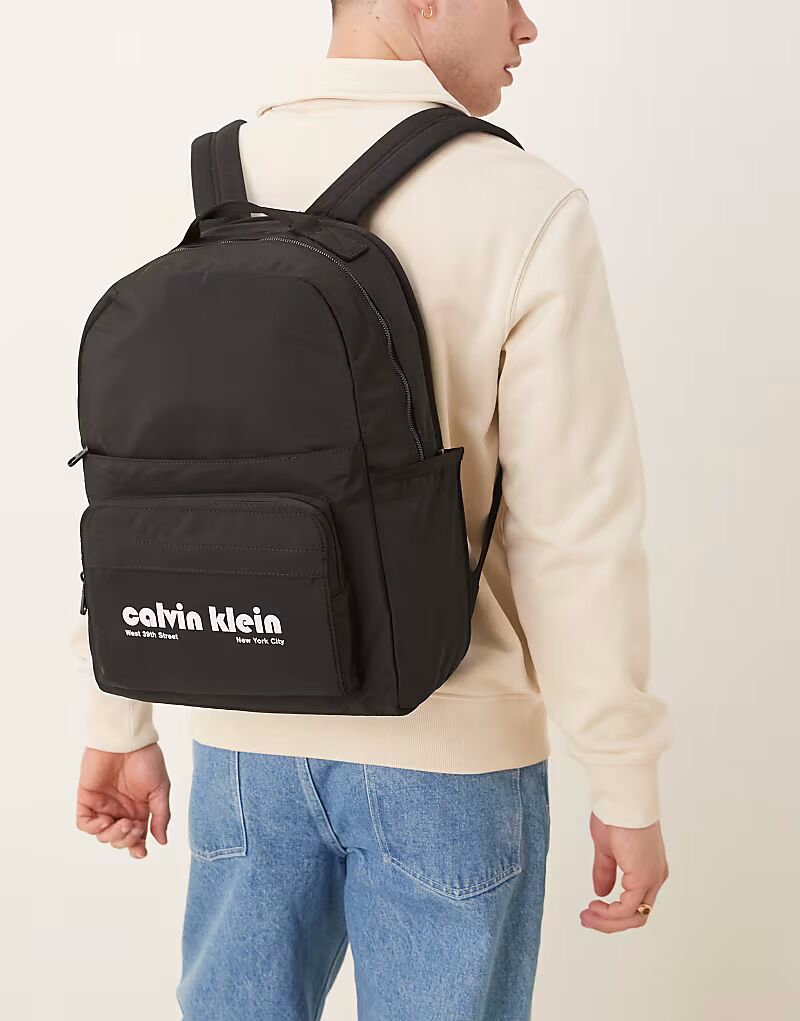 Рюкзак с ретро-логотипом Calvin Klein Jeans черного цвета
Рюкзак с ретро-логотипом Calvin Klein Jeans черного цвета