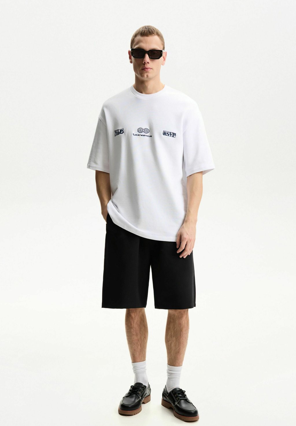 Шорты JOGGER TAILORED Bershka, черный
Шорты JOGGER TAILORED Bershka, черный