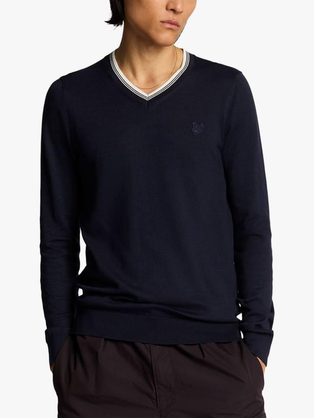 Свитер с V-образным вырезом и контрастной отделкой Lyle & Scott, Dark Navy
Свитер с V-образным вырезом и контрастной отделкой Lyle & Scott, Dark Navy