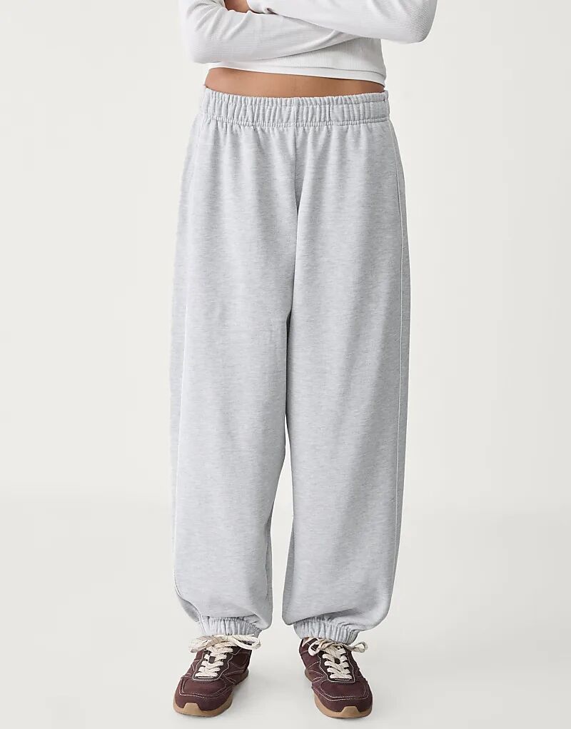 Джоггеры Stradivarius с кантом в сером меланжевом цвете
Джоггеры Stradivarius с кантом в сером меланжевом цвете