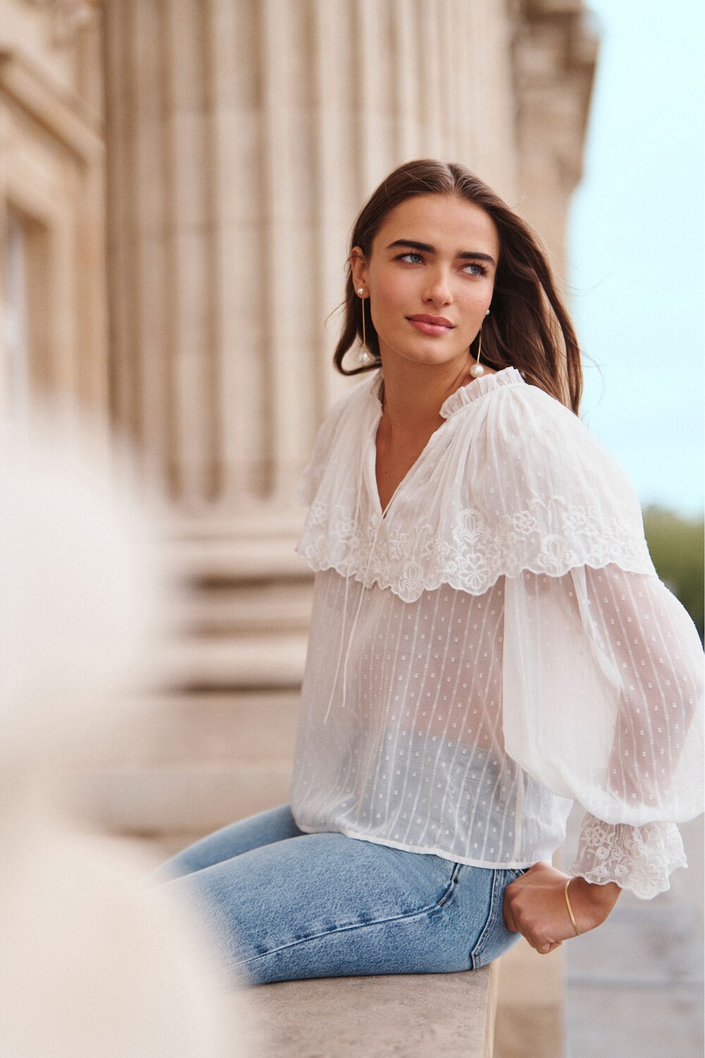 Прозрачная вышитая блузка с завязкой на шее Next, белый
Прозрачная вышитая блузка с завязкой на шее Next, белый