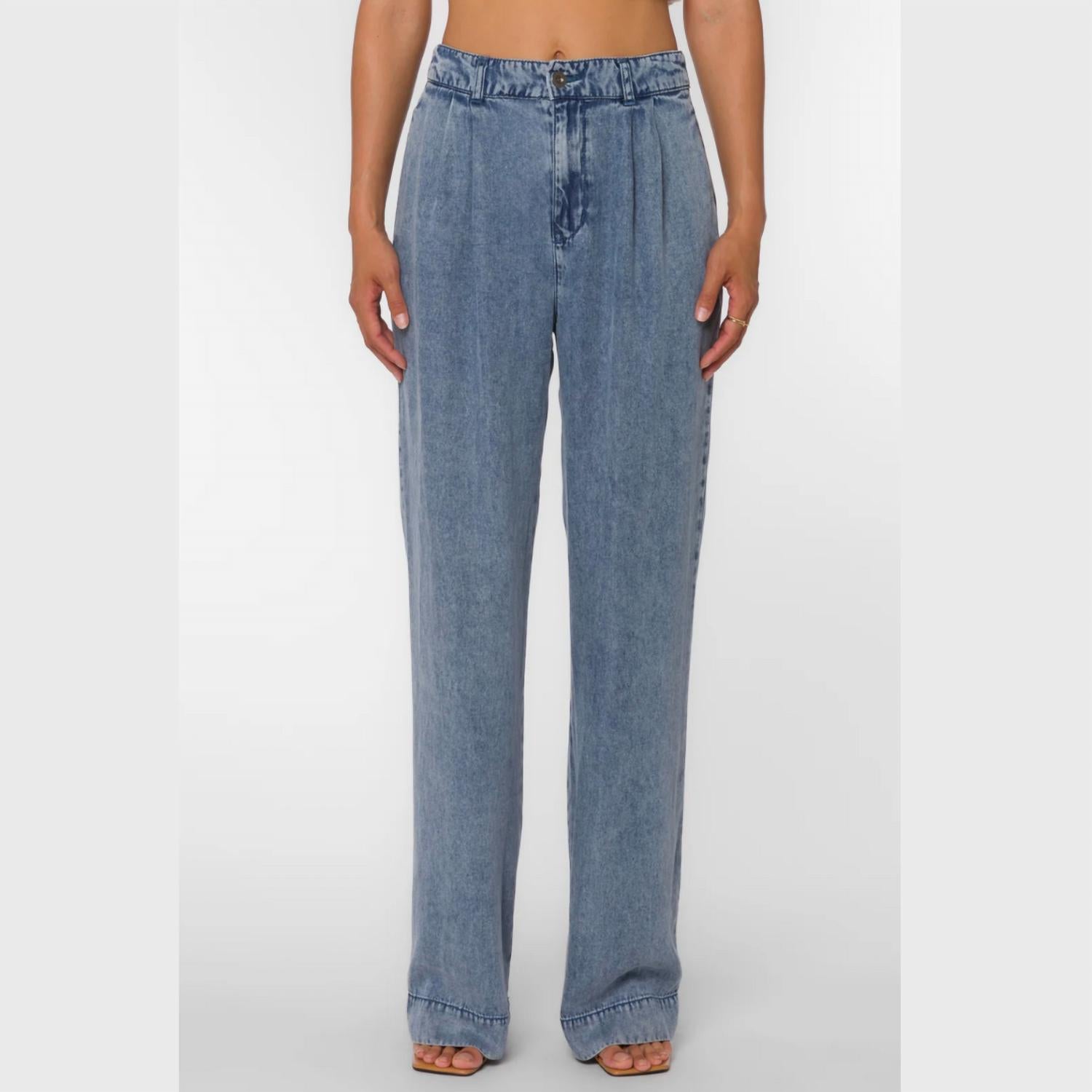 Брюки Desma High-Rise в синем цвете Velvet Heart
Брюки Desma High-Rise в синем цвете Velvet Heart