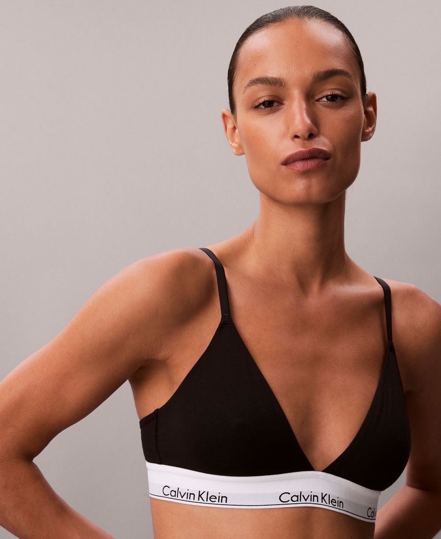 Женский бюстгальтер-топ Icon из хлопка и модала с легкой подкладкой, треугольный, модель QF8498 Calvin Klein, Black
Женский бюстгальтер-топ Icon из хлопка и модала с легкой подкладкой, треугольный, модель QF8498 Calvin Klein, Black
