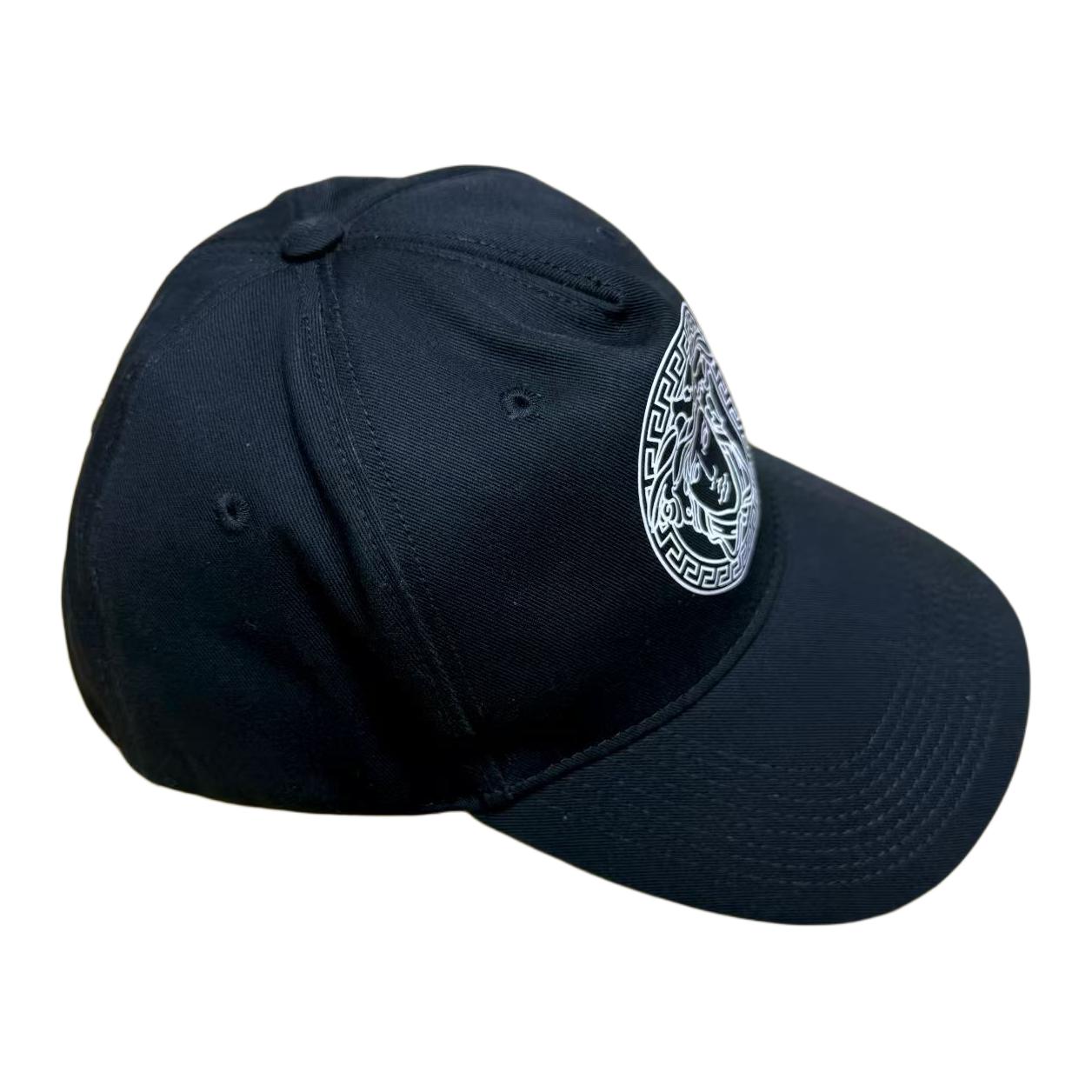 VERSACE Хлопковая бейсболка унисекс черная
VERSACE Хлопковая бейсболка унисекс черная