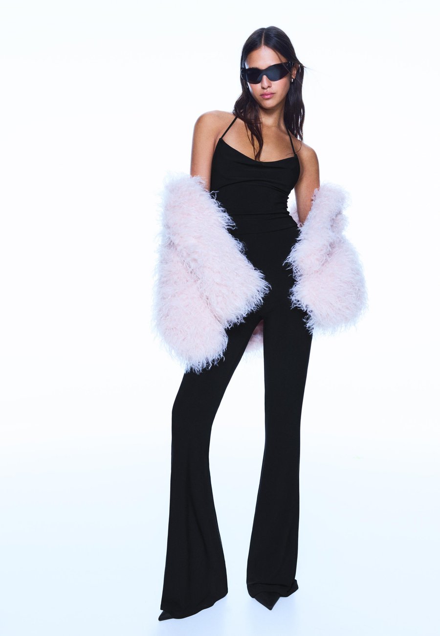 Комбинезон Bershka Jumpsuit, Black
Комбинезон Bershka Jumpsuit, Black