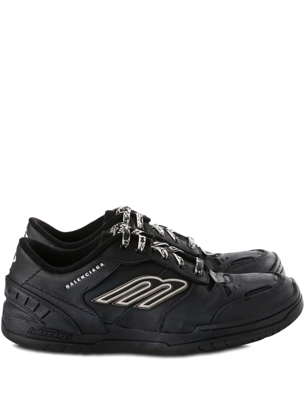 Кроссовки Hamptons с эффектом поношенности Balenciaga, черный
Кроссовки Hamptons с эффектом поношенности Balenciaga, черный