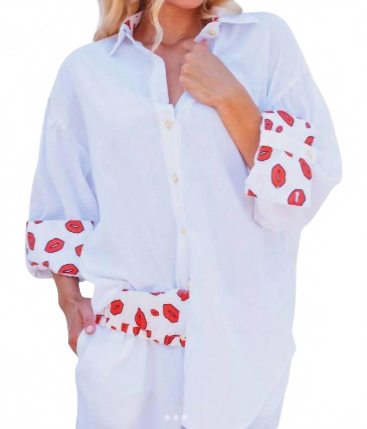 Белая рубашка с застежкой на пуговицах до ворота Kiss Life
Белая рубашка с застежкой на пуговицах до ворота Kiss Life