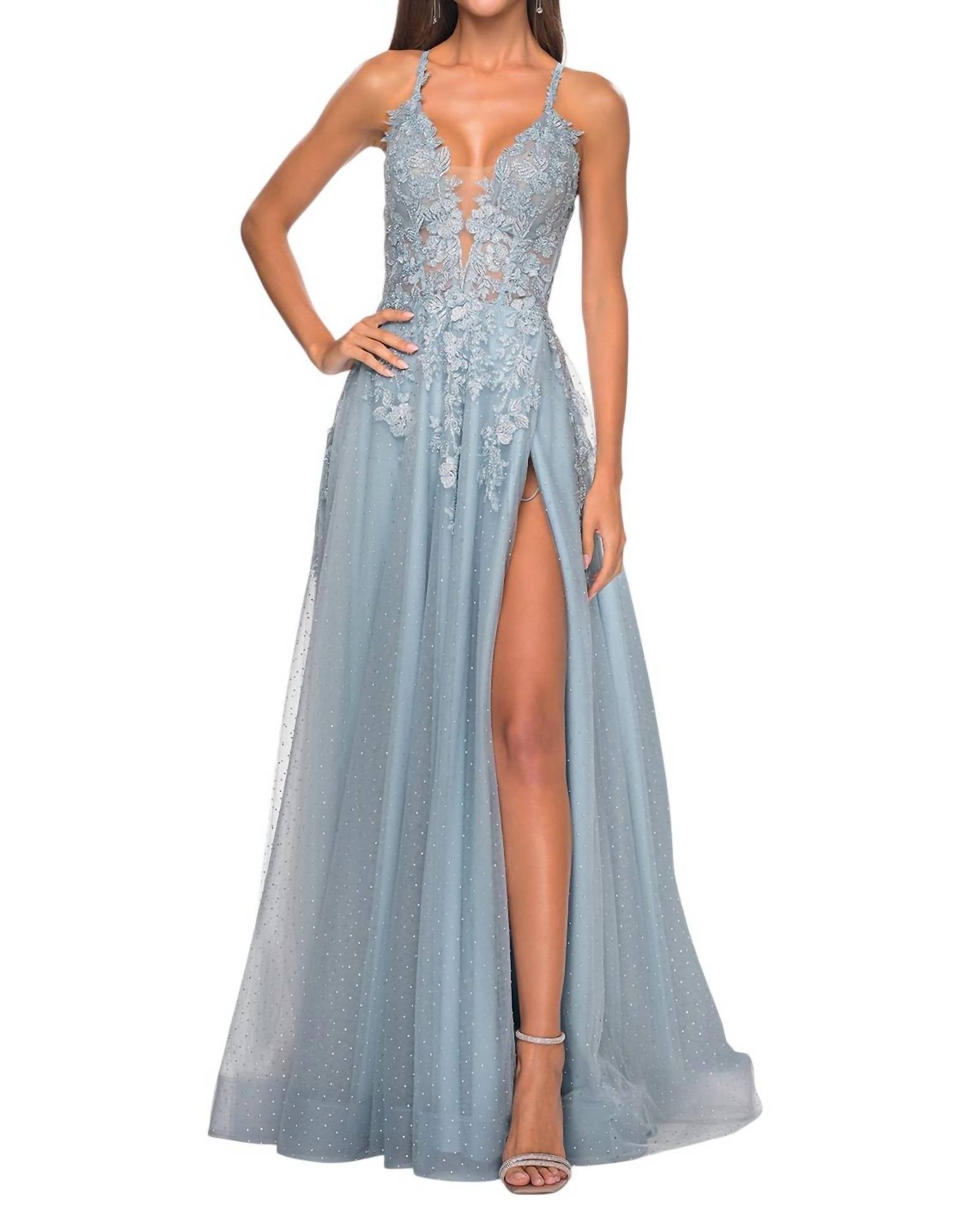 Потрясающее светло-голубое выпускное платье фасора А-силуэта с россыпью страз La Femme
Потрясающее светло-голубое выпускное платье фасора А-силуэта с россыпью страз La Femme