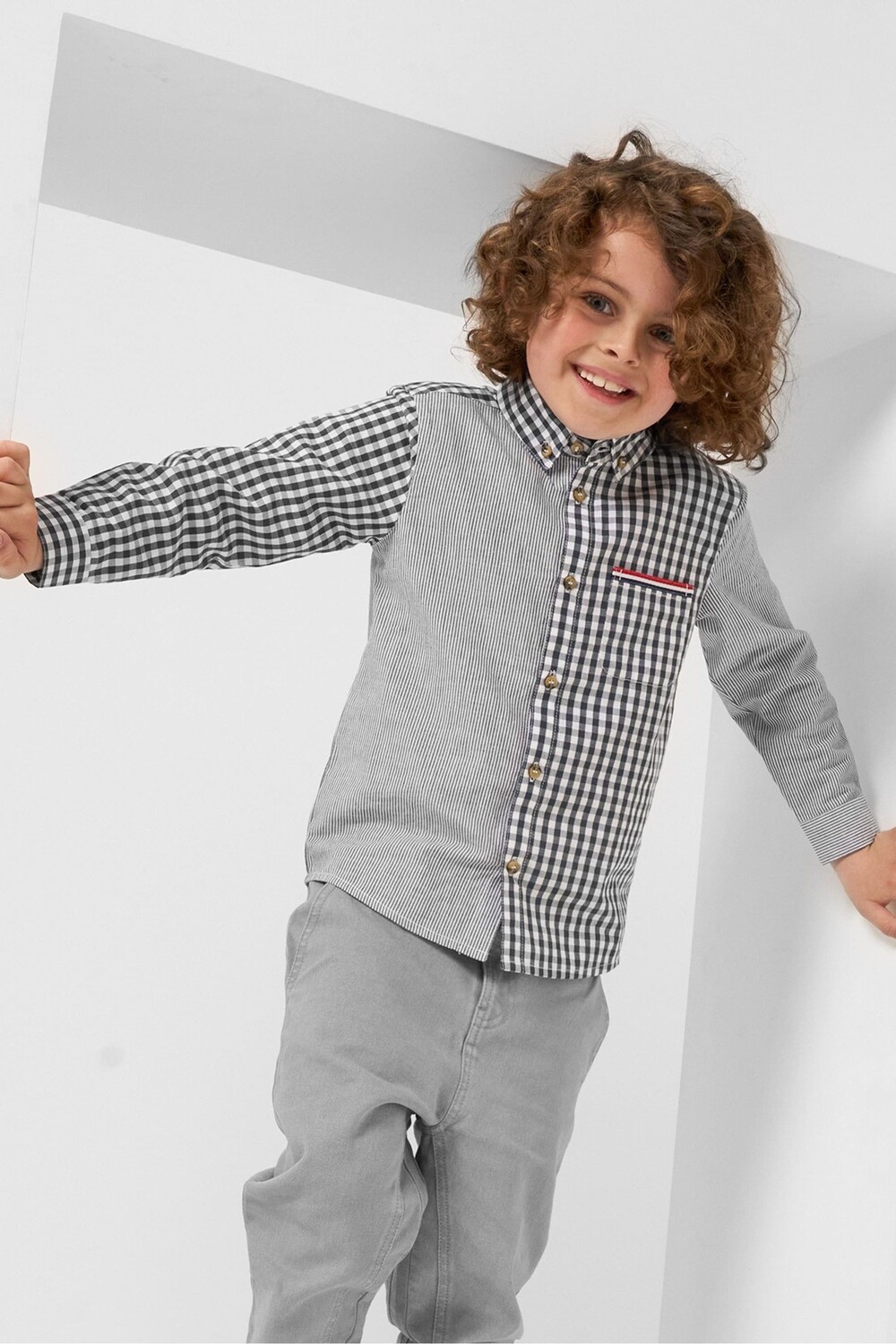 Серая рубашка Chris с кроем и шитьем Angel & Rocket, серый
Серая рубашка Chris с кроем и шитьем Angel & Rocket, серый