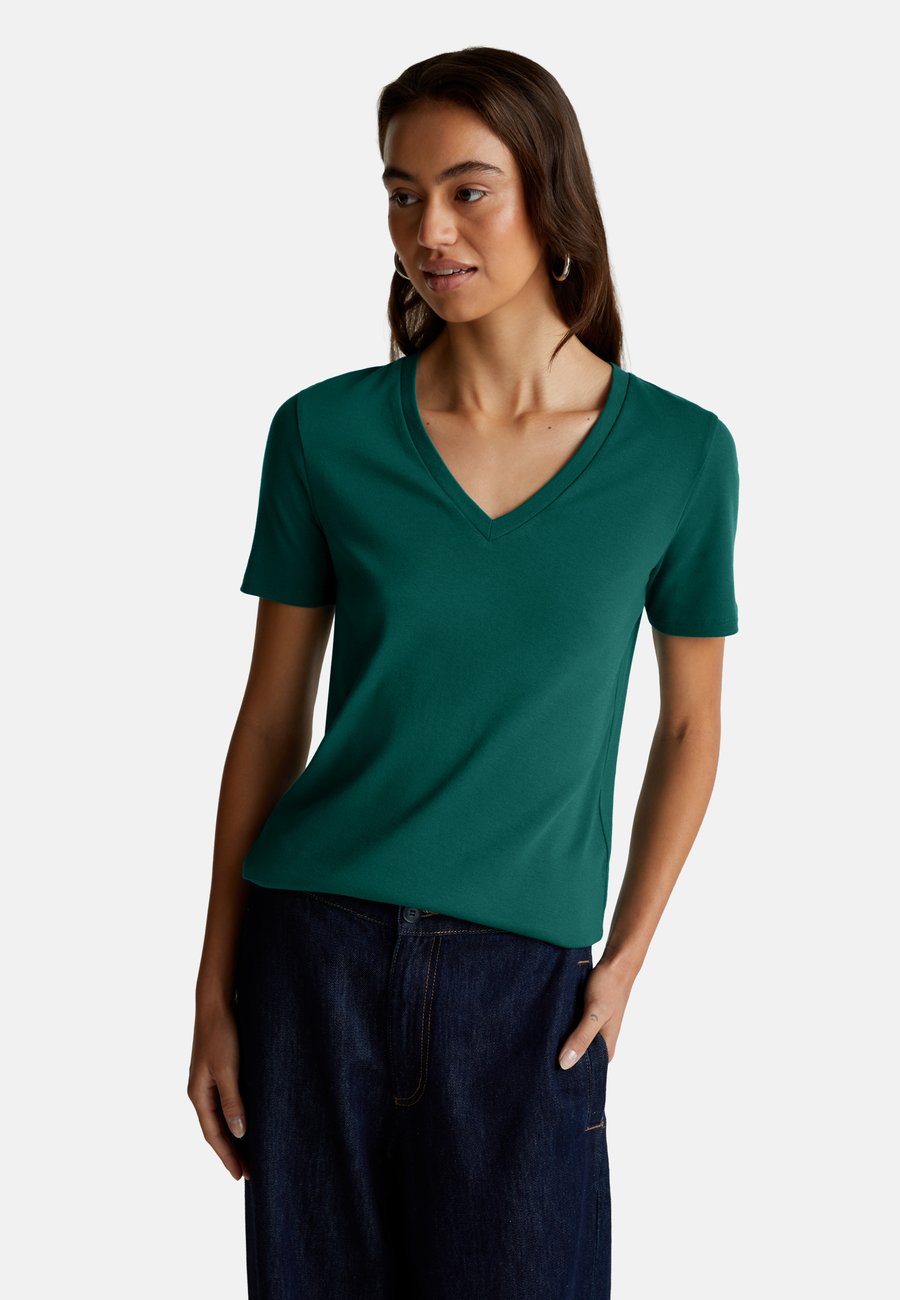 Футболка United Colors of Benetton WITH V-NECK, Green
Футболка United Colors of Benetton WITH V-NECK, Green